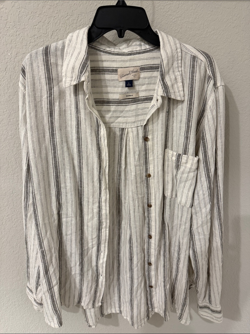 American Threads White & Gray Vertical Stripe Casual Button-Down Shirt